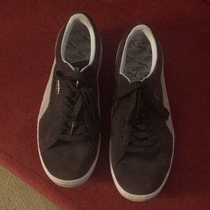 Puma sneaker size 9.5